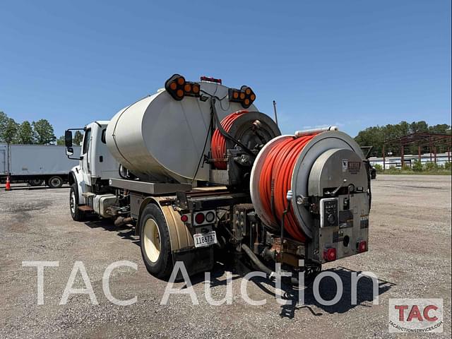 Image of Freightliner Business Class M2 106 equipment image 2