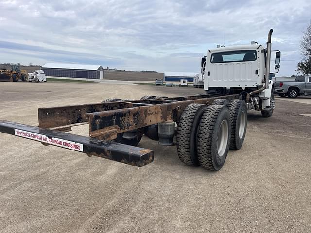 Image of Freightliner Business Class M2 106 equipment image 3