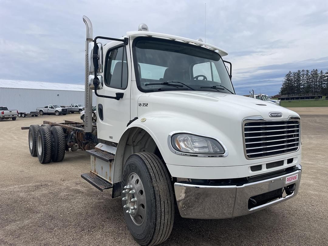 Image of Freightliner Business Class M2 106 Primary image