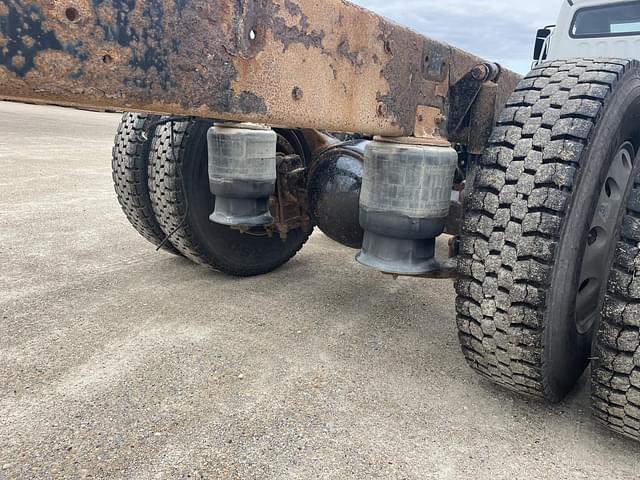 Image of Freightliner Business Class M2 106 equipment image 4
