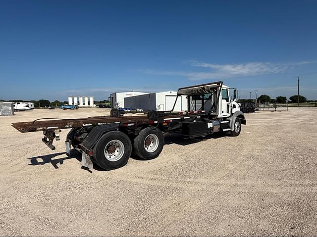 Image of Freightliner Cascadia 125 equipment image 4