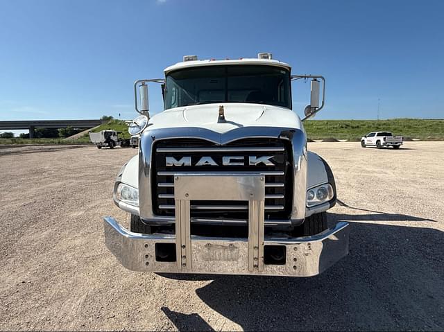 Image of Freightliner Cascadia 125 equipment image 1