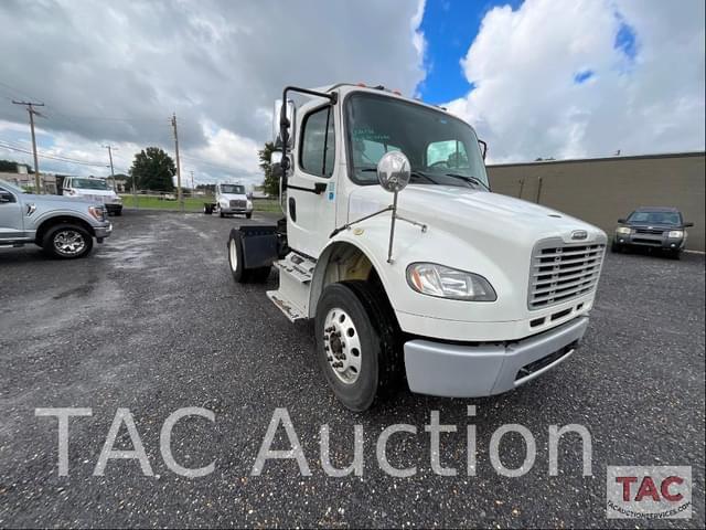 Image of Freightliner Business Class M2 106 equipment image 3