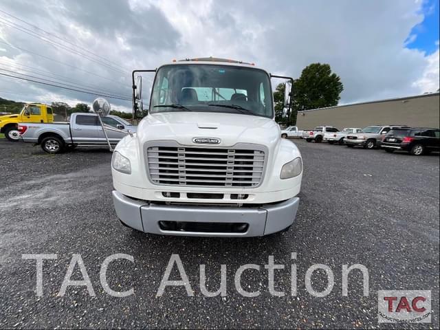 Image of Freightliner Business Class M2 106 equipment image 2