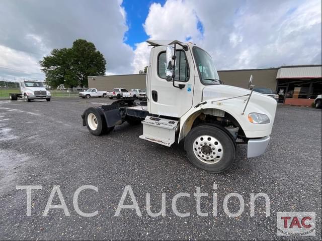 Image of Freightliner Business Class M2 106 equipment image 4