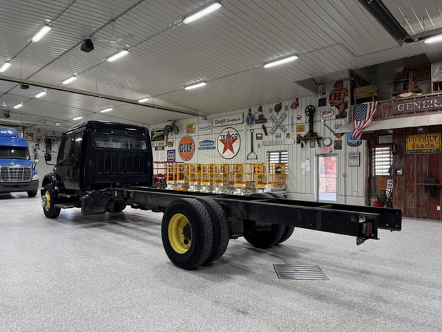 Image of Freightliner Business Class M2 106 equipment image 4