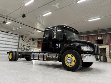 Main image Freightliner Business Class M2 106