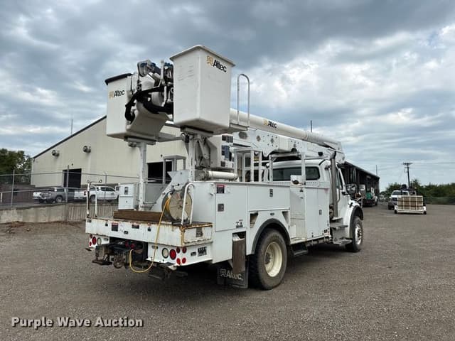 Image of Freightliner M2106 equipment image 4