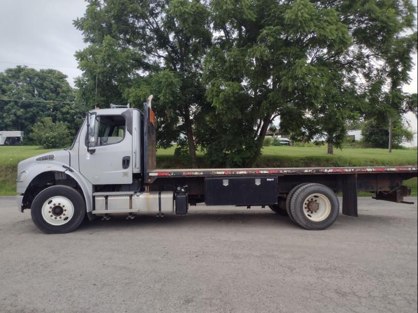 Image of Freightliner Business Class M2 106 Primary image