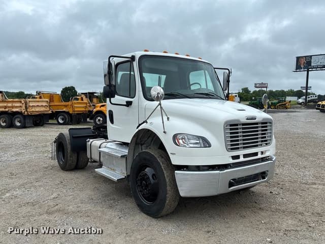 Image of Freightliner Business Class M2 106 equipment image 2