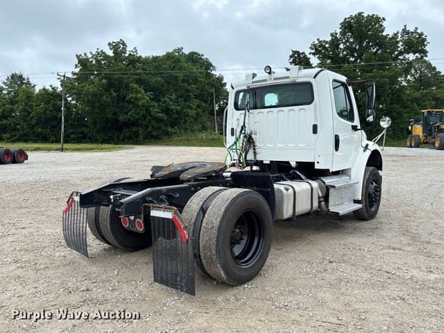 Image of Freightliner Business Class M2 106 equipment image 4