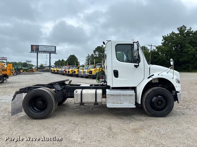 Image of Freightliner Business Class M2 106 equipment image 3
