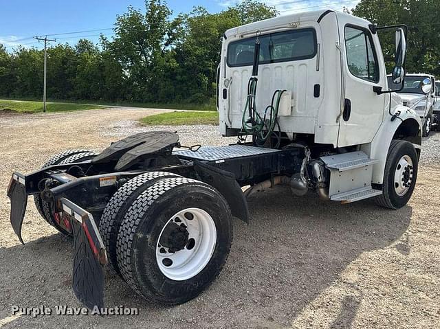 Image of Freightliner Business Class M2 106 equipment image 4