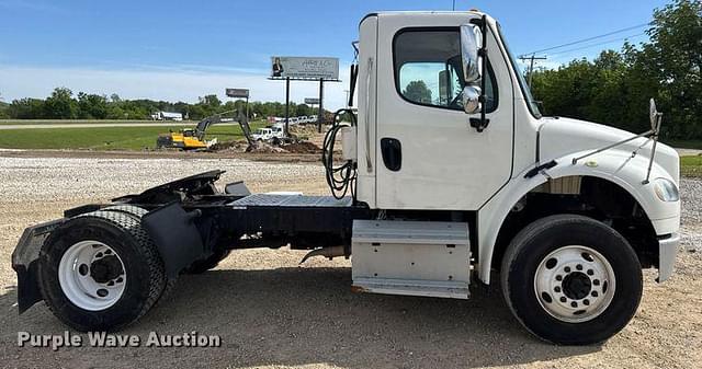Image of Freightliner Business Class M2 106 equipment image 3