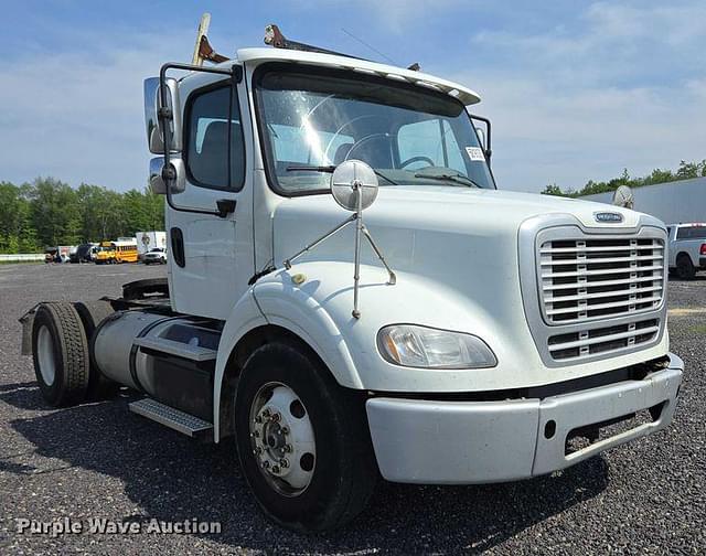 Image of Freightliner Business Class M2 equipment image 2