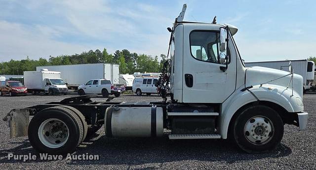 Image of Freightliner Business Class M2 equipment image 3