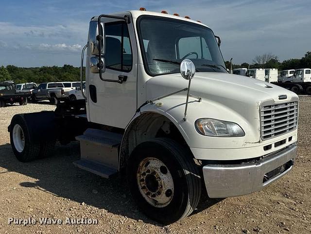 Image of Freightliner Business Class M2 equipment image 2