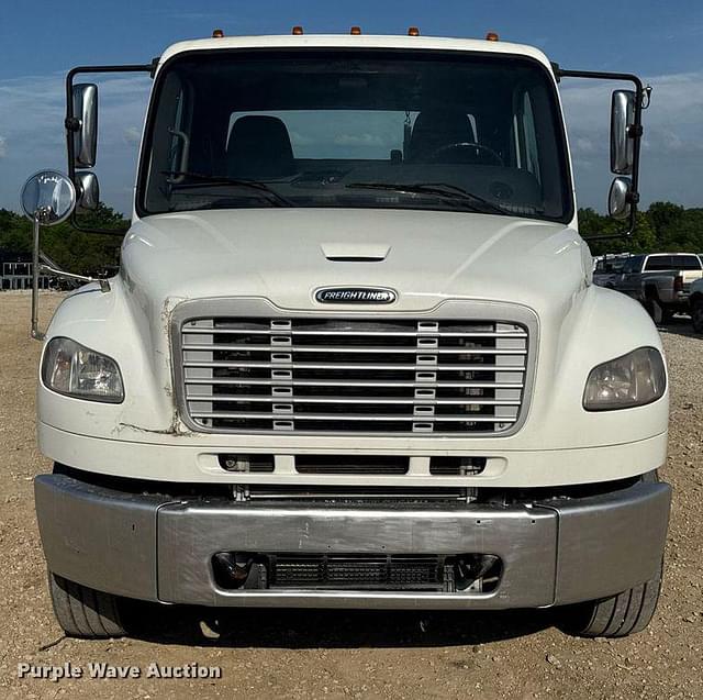 Image of Freightliner Business Class M2 equipment image 1