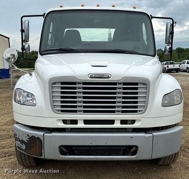 Image of Freightliner Business Class M2 equipment image 1