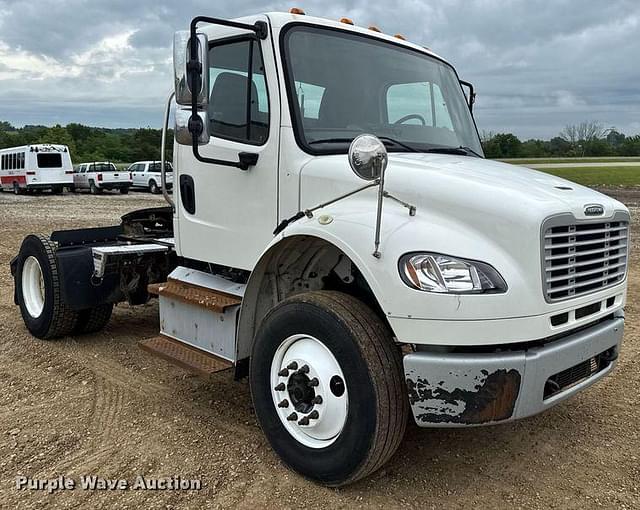 Image of Freightliner Business Class M2 equipment image 2