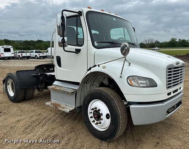 Image of Freightliner Business Class M2 equipment image 2