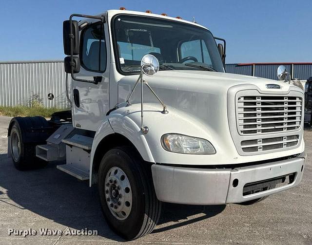 Image of Freightliner Business Class M2 equipment image 2