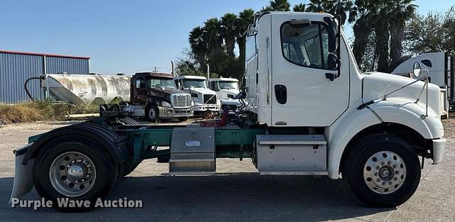 Image of Freightliner Business Class M2 equipment image 3