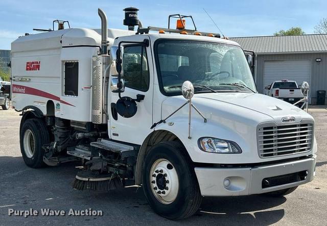 Image of Freightliner Business Class M2 equipment image 2