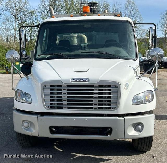 Image of Freightliner Business Class M2 equipment image 1