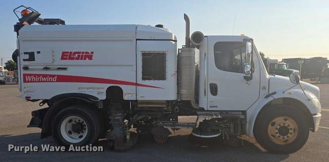 Image of Freightliner Business Class M2 equipment image 3
