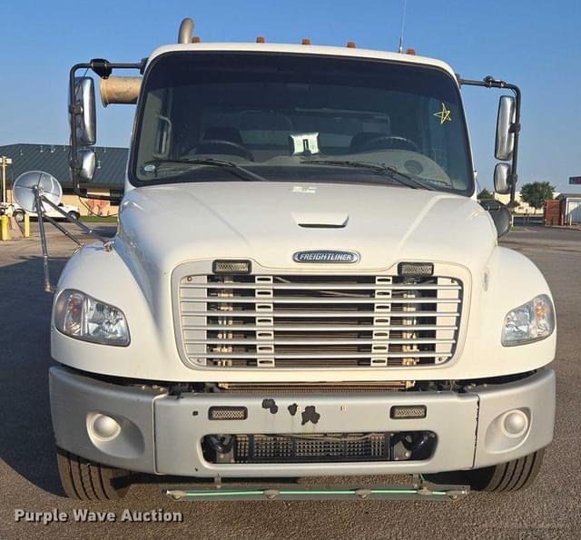 Image of Freightliner Business Class M2 equipment image 1