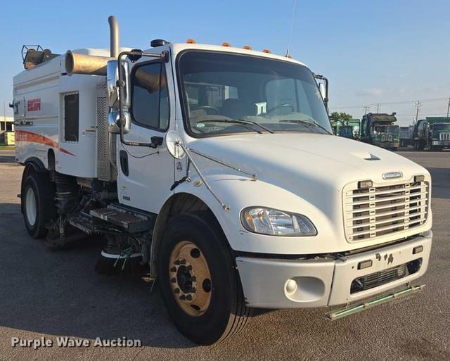 Image of Freightliner Business Class M2 equipment image 2