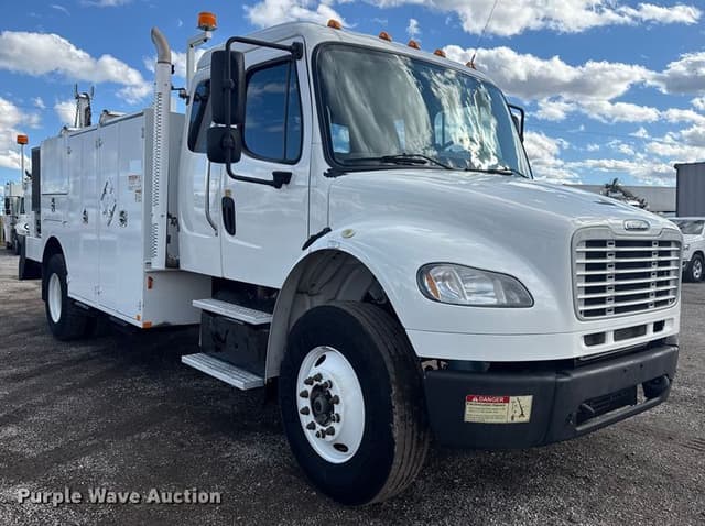 Image of Freightliner Business Class M2 equipment image 2