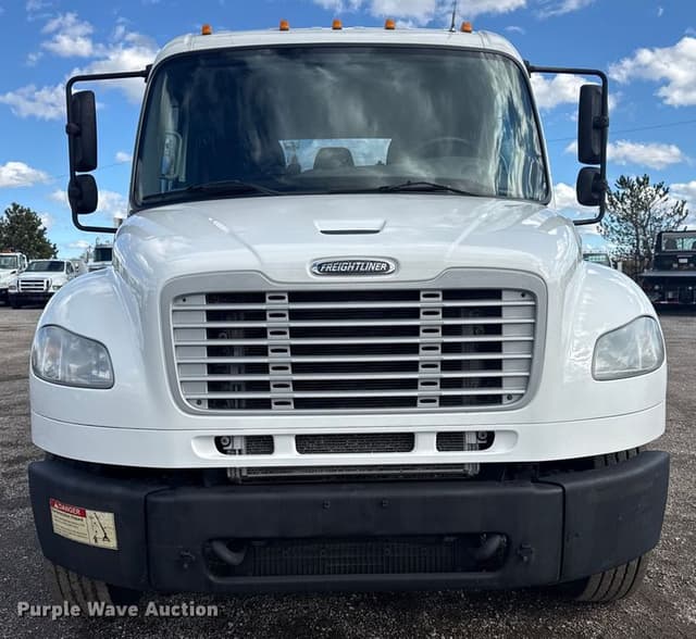 Image of Freightliner Business Class M2 equipment image 1