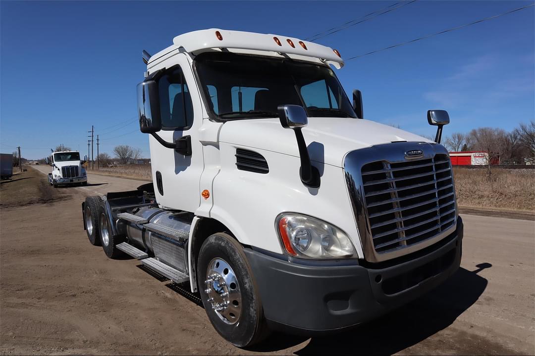 Image of Freightliner Cascadia 113 Primary Image