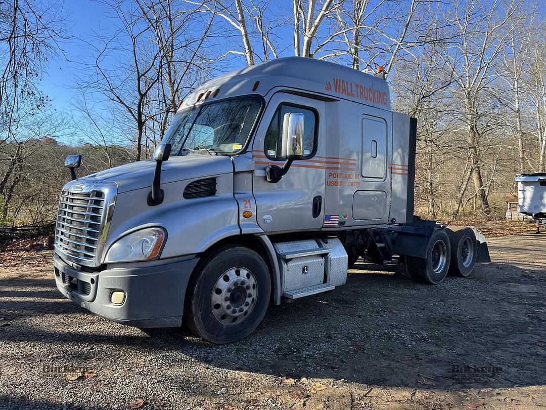 Image of Freightliner Cascadia 113 Primary image