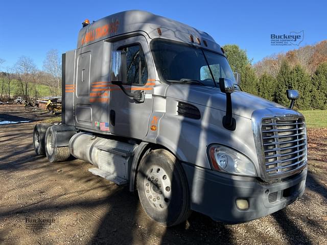 Image of Freightliner Cascadia 113 equipment image 2