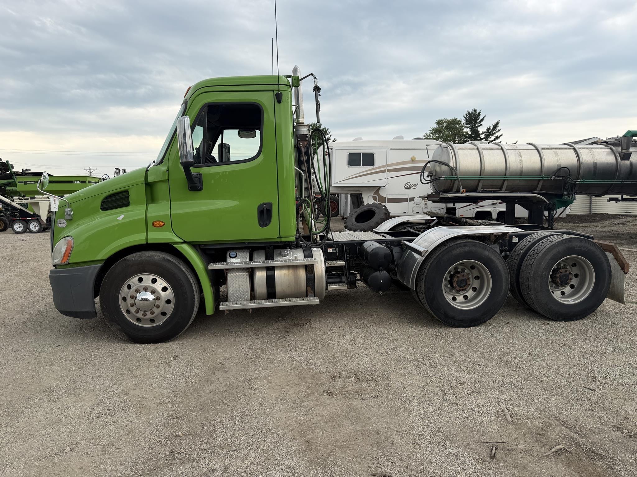 2015 Freightliner Cascadia 113 Equipment Image0