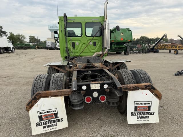 Image of Freightliner Cascadia 113 equipment image 2