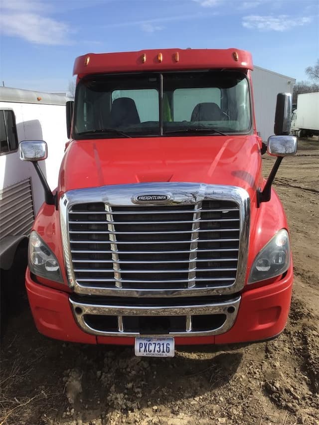 Image of Freightliner Cascadia 113 equipment image 1