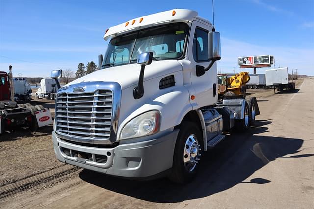 Image of Freightliner Cascadia 113 equipment image 1