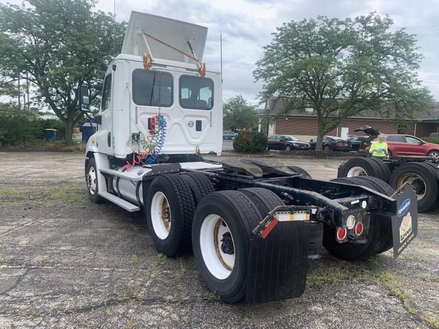 Image of Freightliner Cascadia 113 equipment image 1