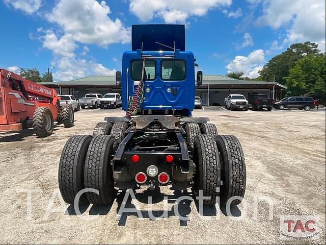 Image of Freightliner Cascadia 113 equipment image 3