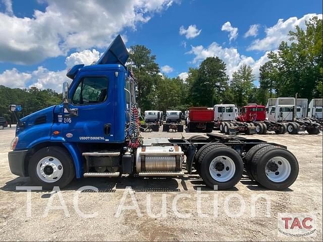 Image of Freightliner Cascadia 113 equipment image 1