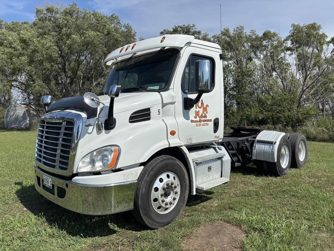 Image of Freightliner Cascadia 113 Primary image