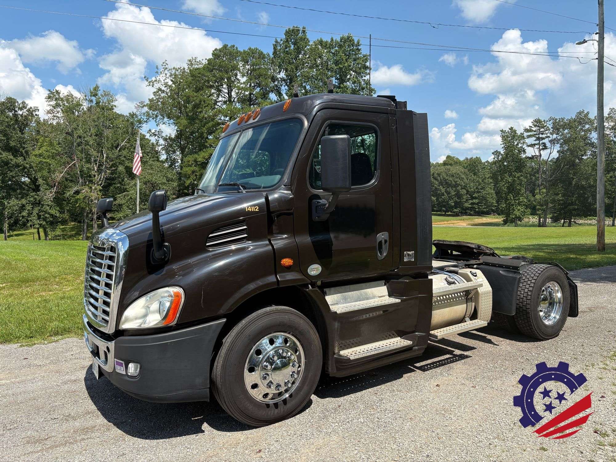 2015 Freightliner Cascadia 113 Equipment Image0