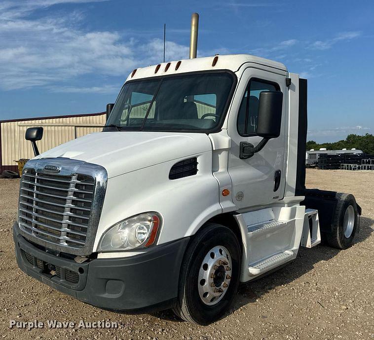 Image of Freightliner Cascadia 113 Primary image