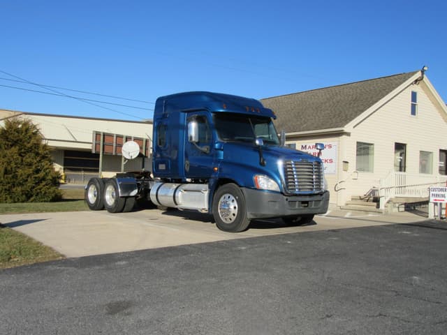 Image of Freightliner Cascadia 125 equipment image 2
