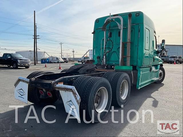 Image of Freightliner Cascadia 125 equipment image 4