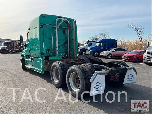 Image of Freightliner Cascadia 125 equipment image 2